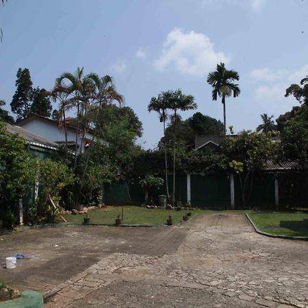 Antique Tourists Lodge Kandy Buitenkant foto