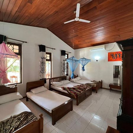 Antique Tourists Lodge Kandy Buitenkant foto