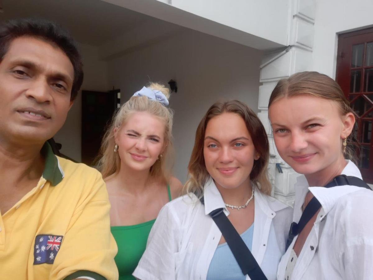 Antique Tourists Lodge Kandy Buitenkant foto