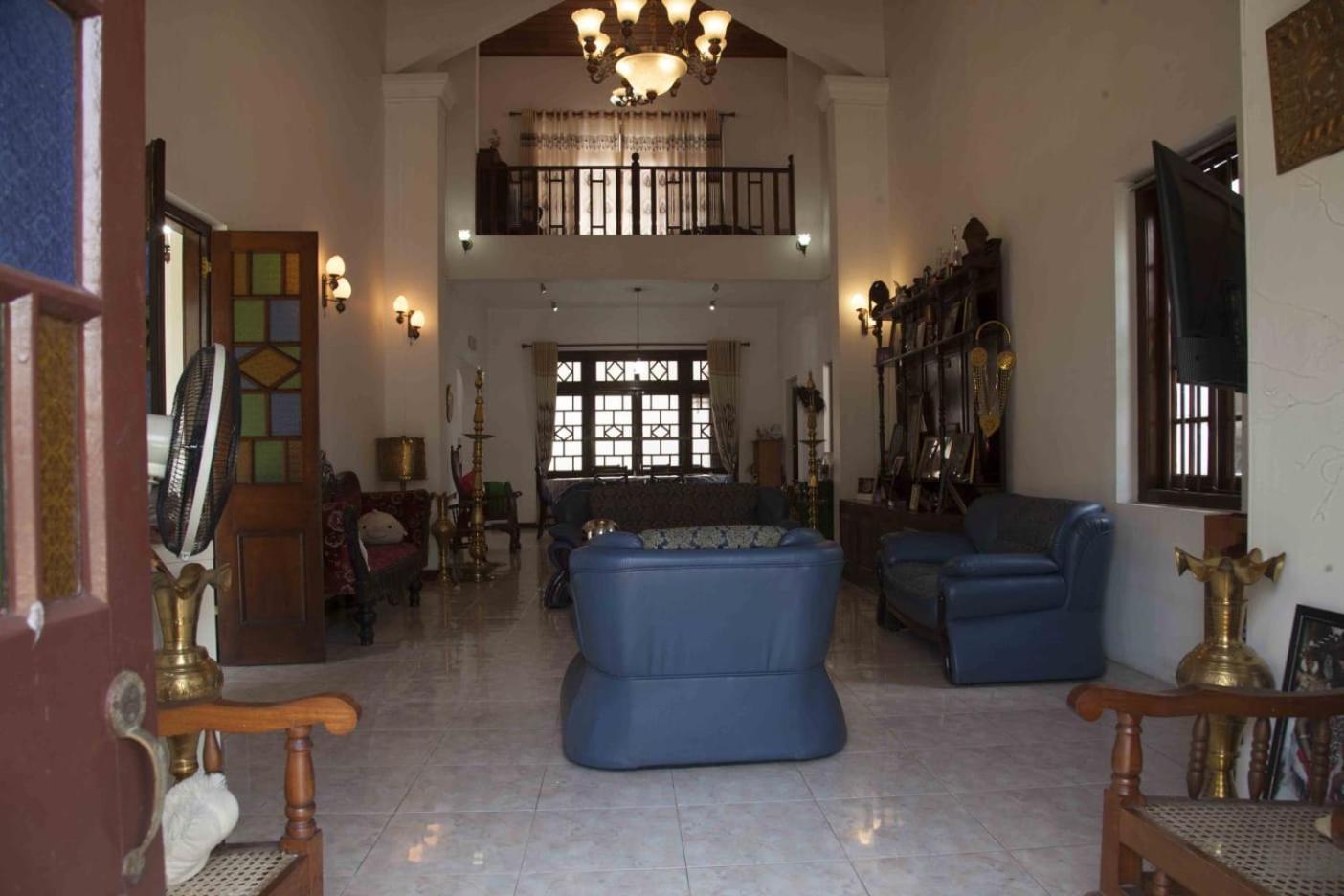 Antique Tourists Lodge Kandy Buitenkant foto