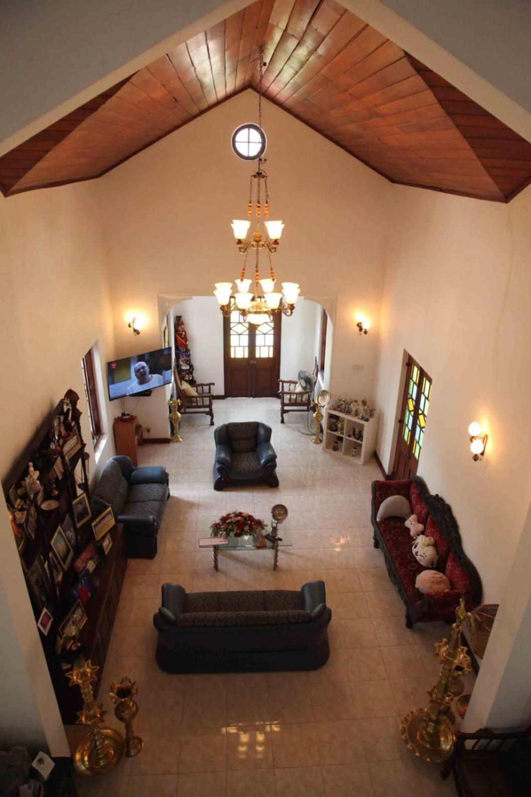 Antique Tourists Lodge Kandy Buitenkant foto