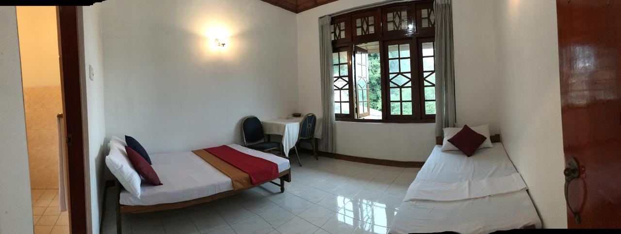 Antique Tourists Lodge Kandy Buitenkant foto