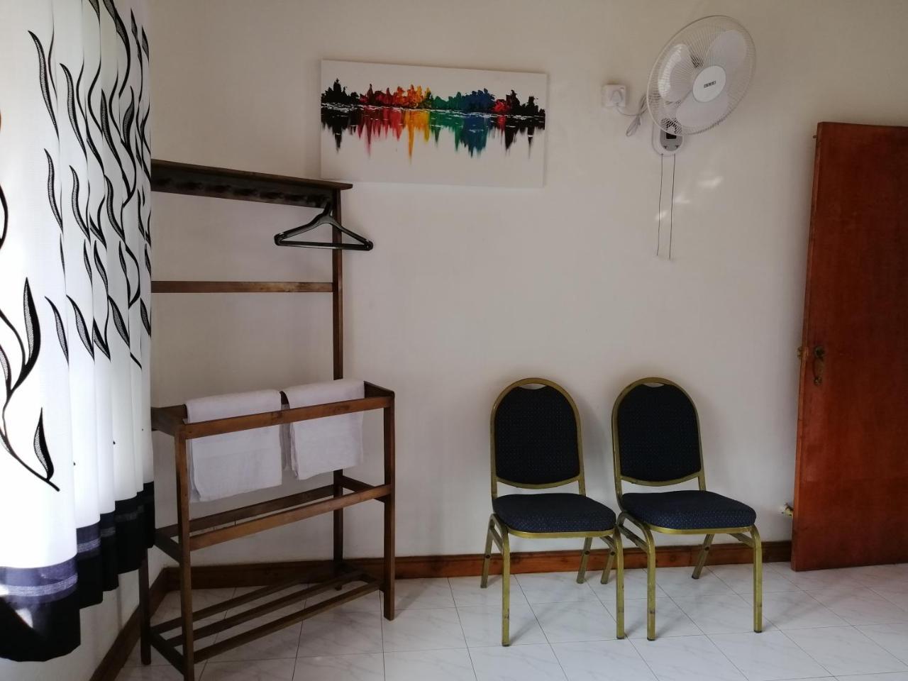 Antique Tourists Lodge Kandy Buitenkant foto